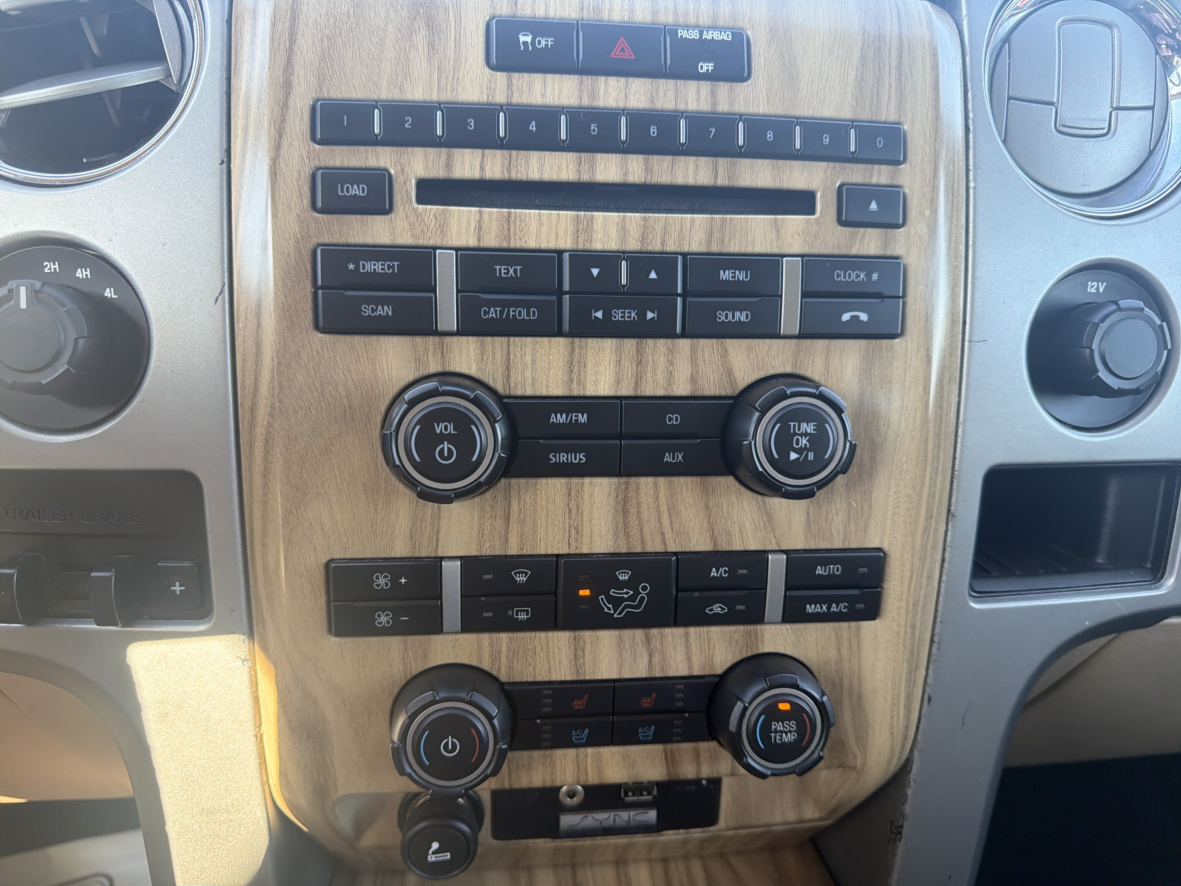 Used 2011 Ford F150 Lariat w/ Lariat Chrome Pkg AWD/4WD image 28