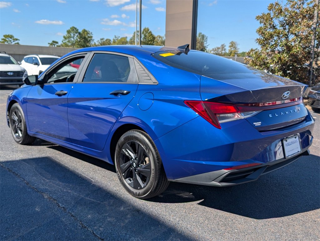 Used 2023 Hyundai Elantra SEL w/ Preferred Accessory Package image 5