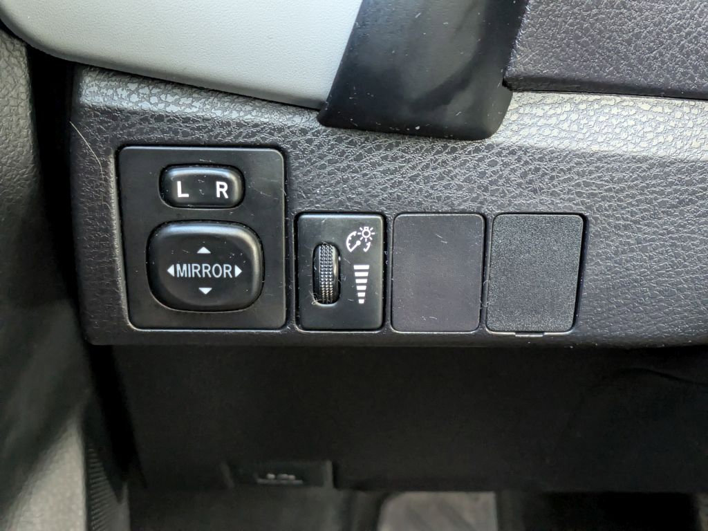 Used 2018 Toyota Corolla LE image 18