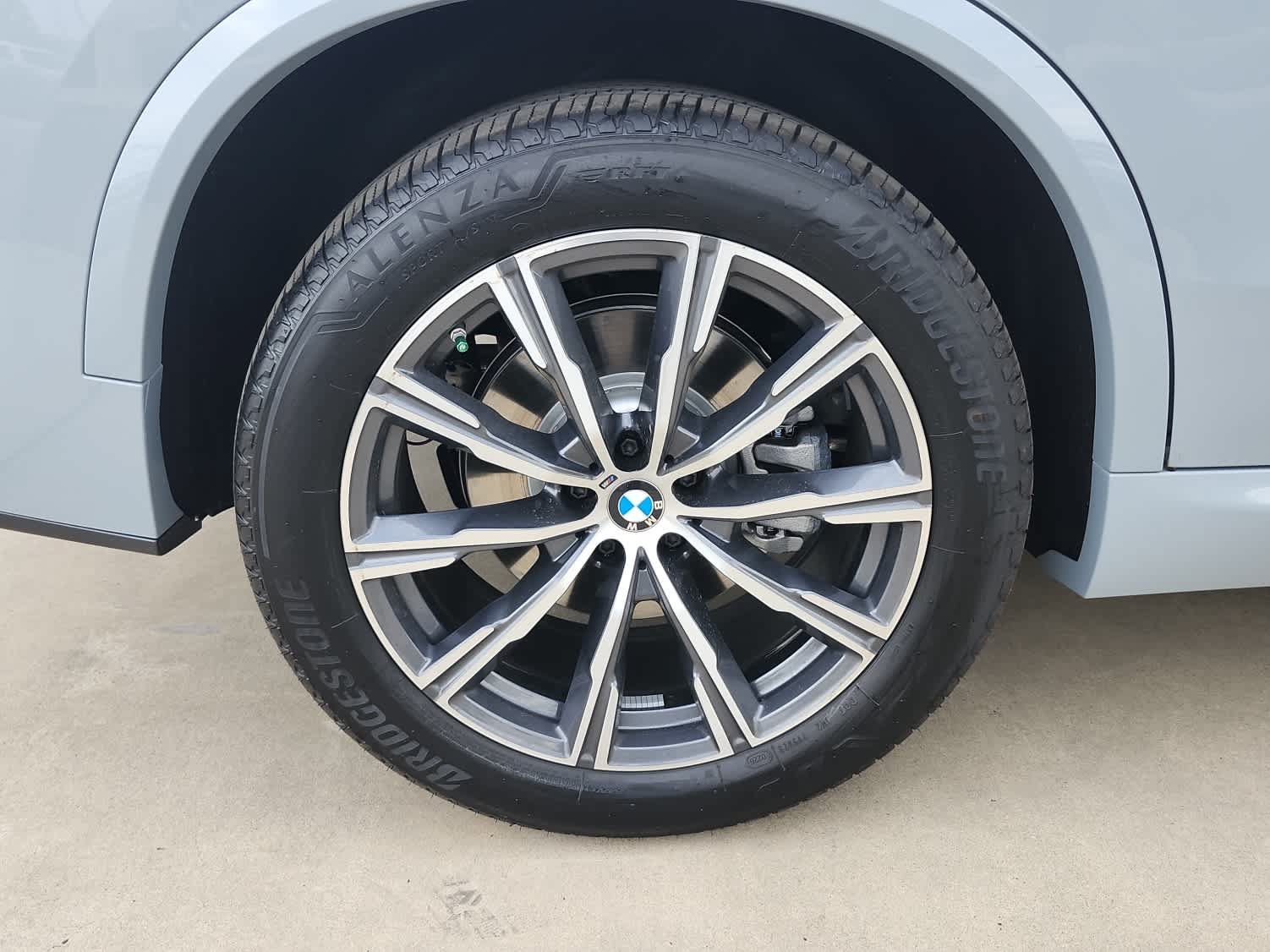 New 2026 BMW X5 xDrive40i w/ M Sport Package AWD/4WD image 9