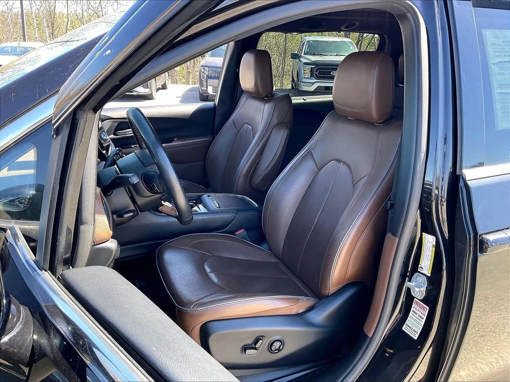 Used 2021 Chrysler Pacifica Limited AWD/4WD image 9