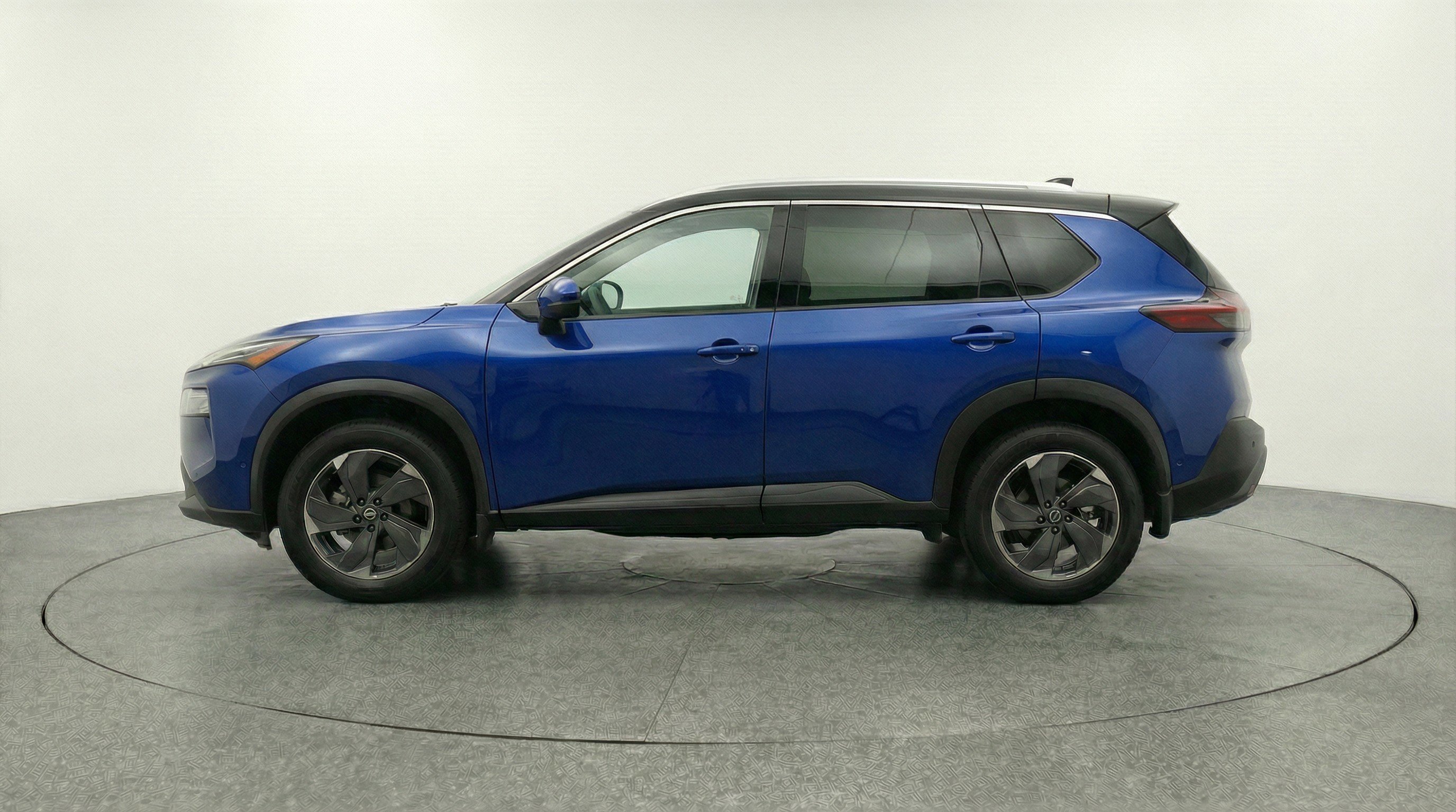Used 2025 Nissan Rogue SV FWD image 5