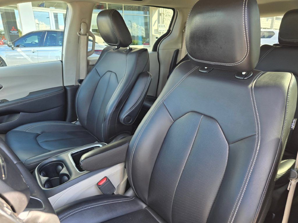 Used 2024 Chrysler Pacifica Limited FWD image 22