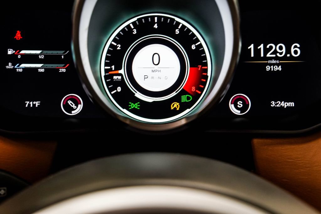 Used 2021 Aston Martin V8 Vantage Roadster RWD image 36