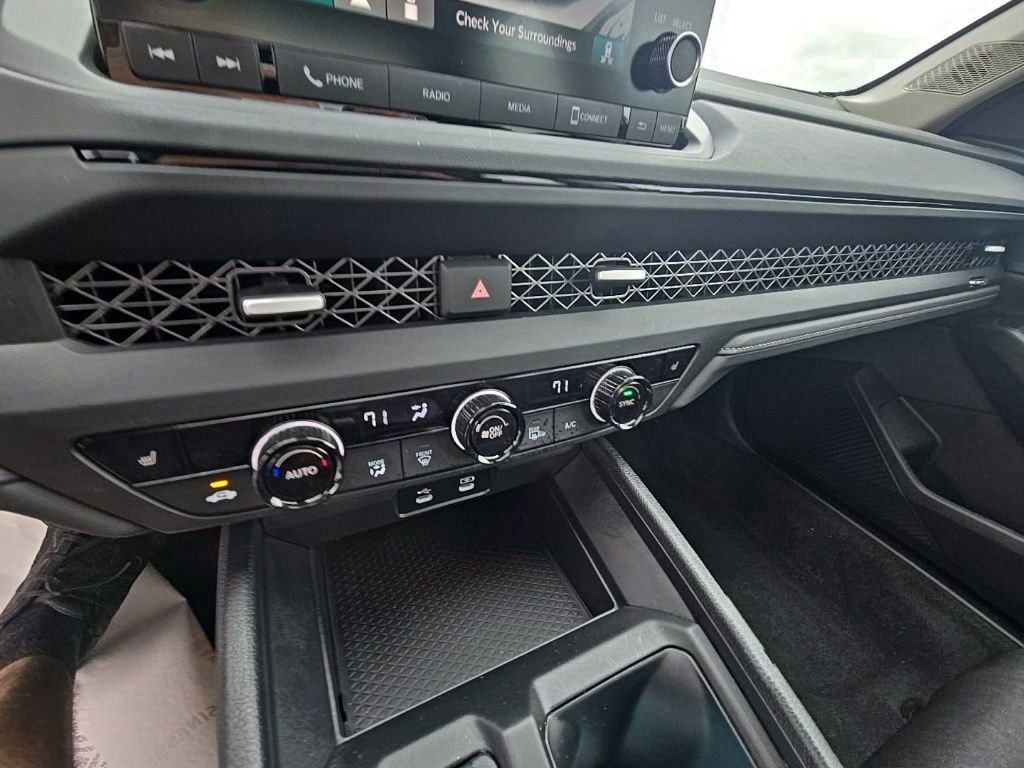 Certified 2025 Honda Accord SE image 20