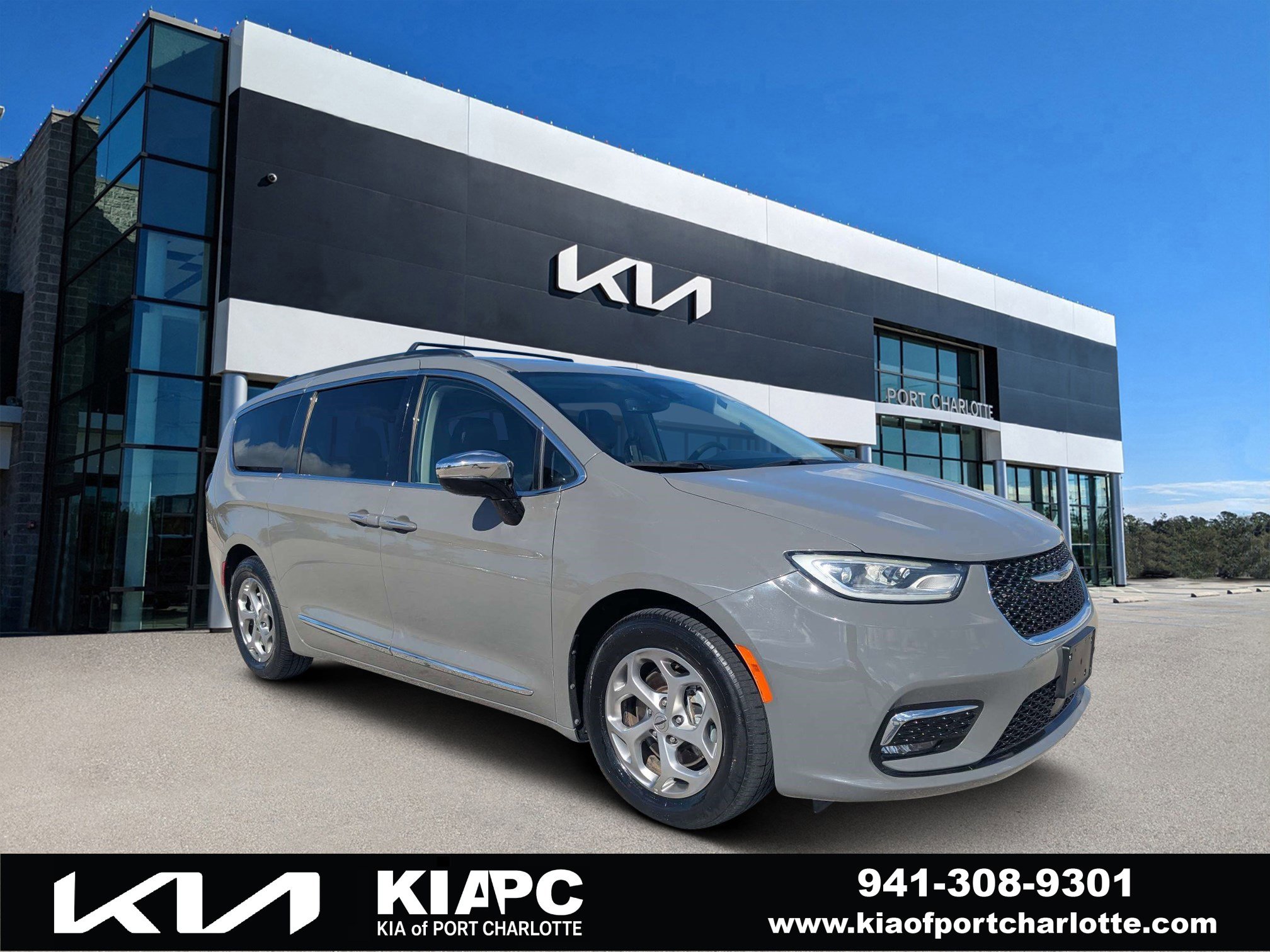 Used 2023 Chrysler Pacifica Limited FWD video 1