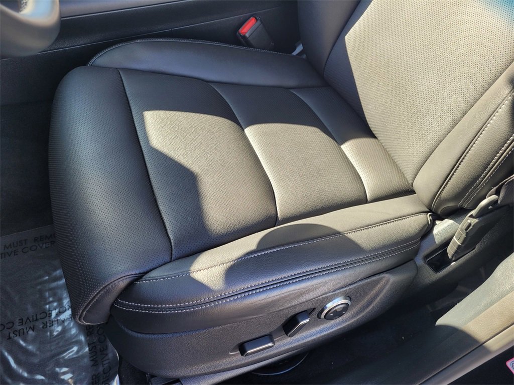 Used 2023 Genesis GV70 2.5T w/ Select Package image 13