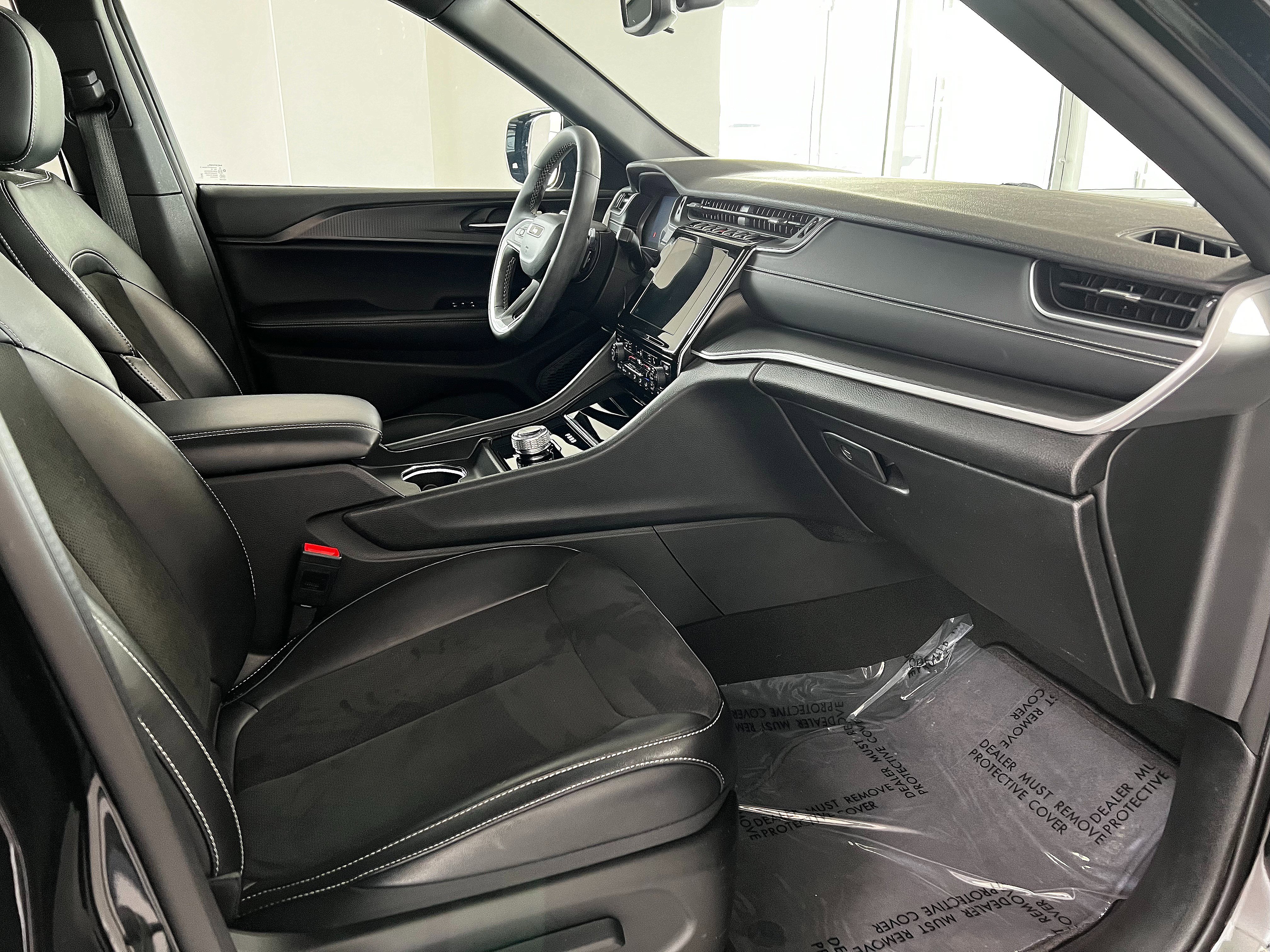 Used 2024 Jeep Grand Cherokee Altitude image 30