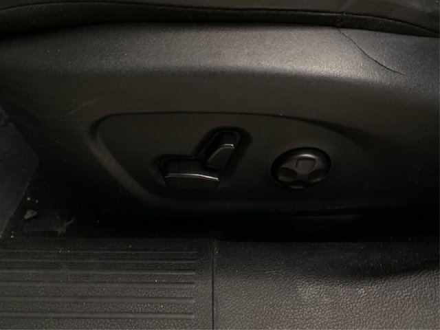 Used 2015 Chrysler 200 S FWD image 24