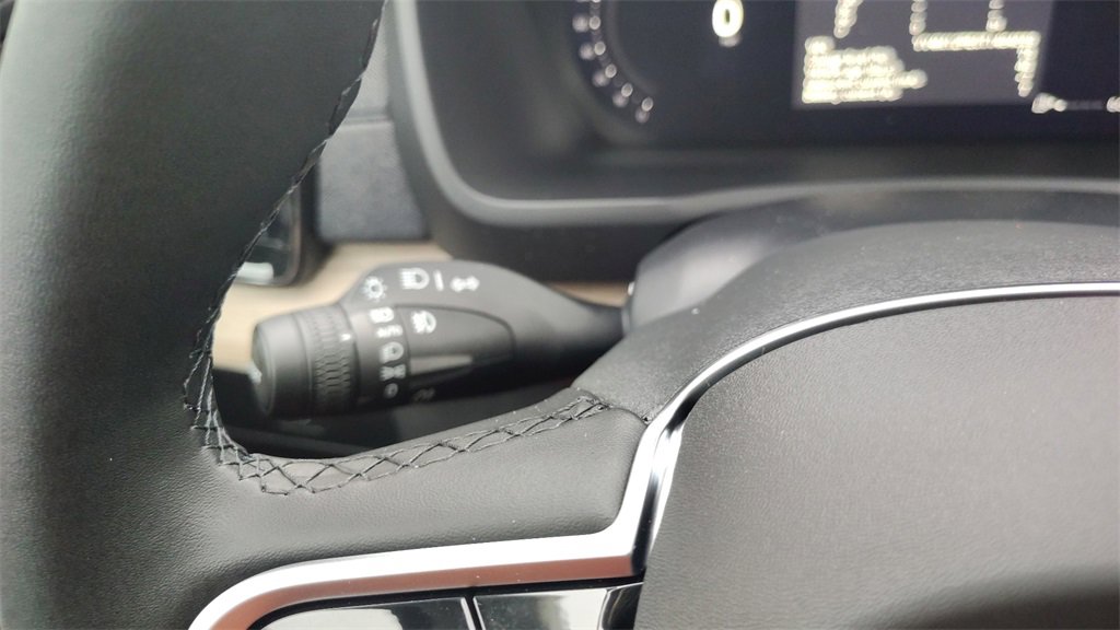 New 2026 Volvo XC90 B5 Plus image 16