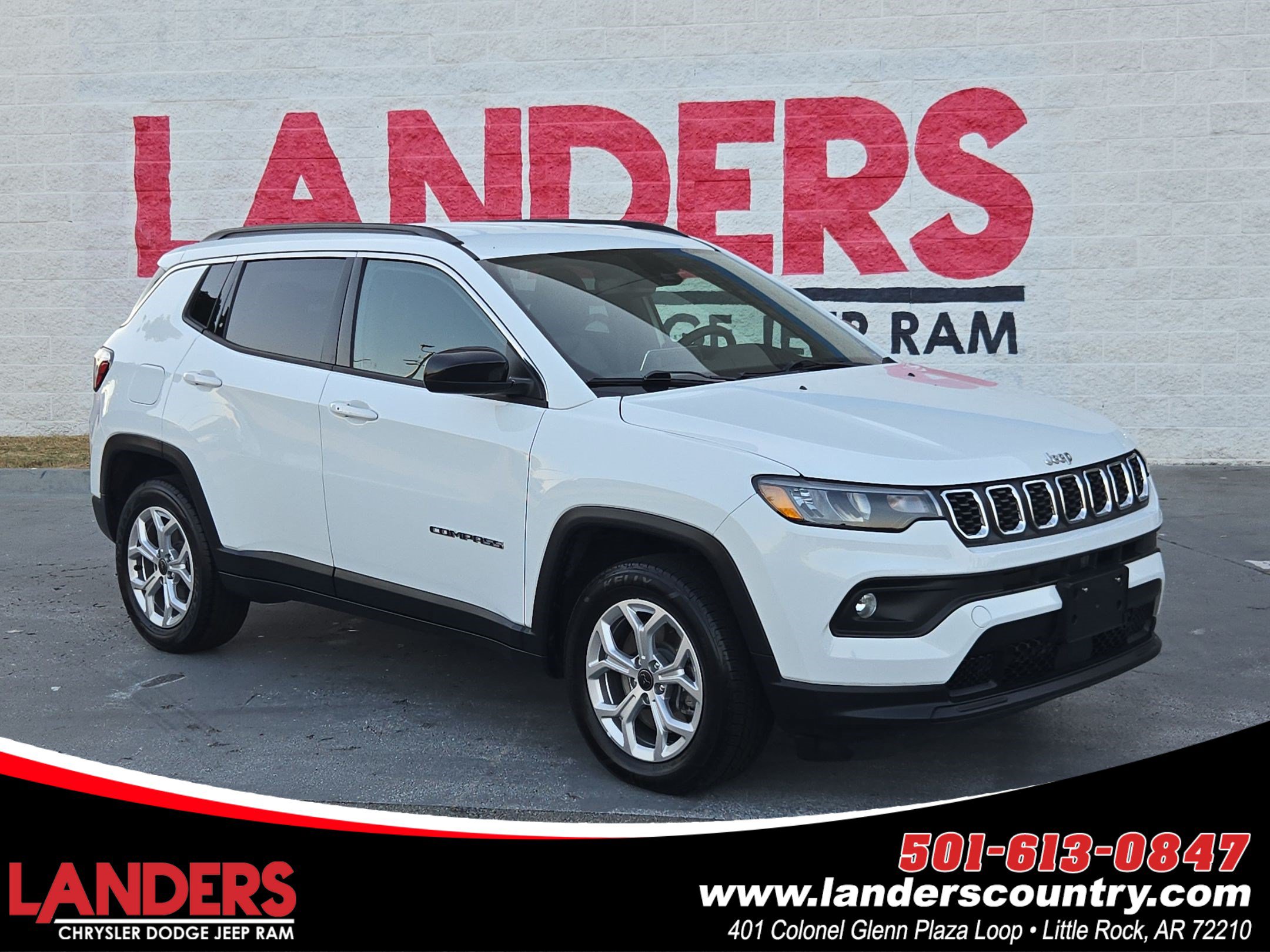 Used 2025 Jeep Compass Latitude AWD/4WD image 1