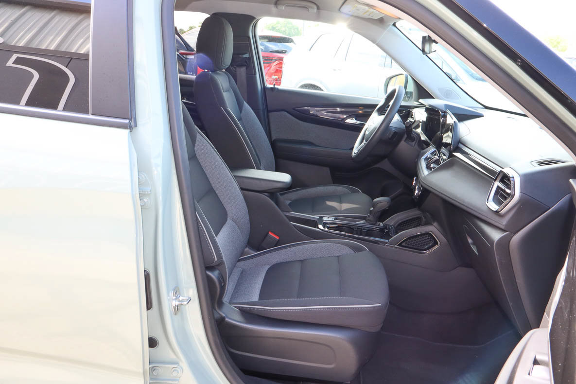 Used 2025 Chevrolet TrailBlazer LT AWD/4WD image 22