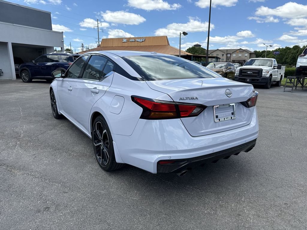 Used 2024 Nissan Altima 2.5 SR w/ SR Premium Package FWD image 12
