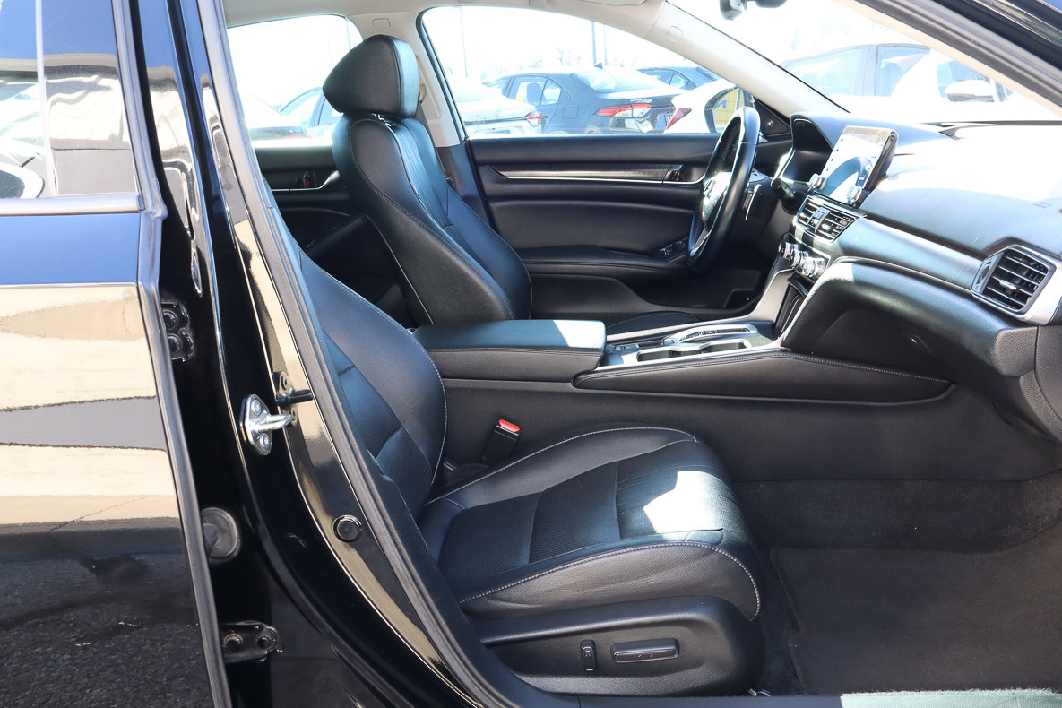 Used 2020 Honda Accord Touring image 28