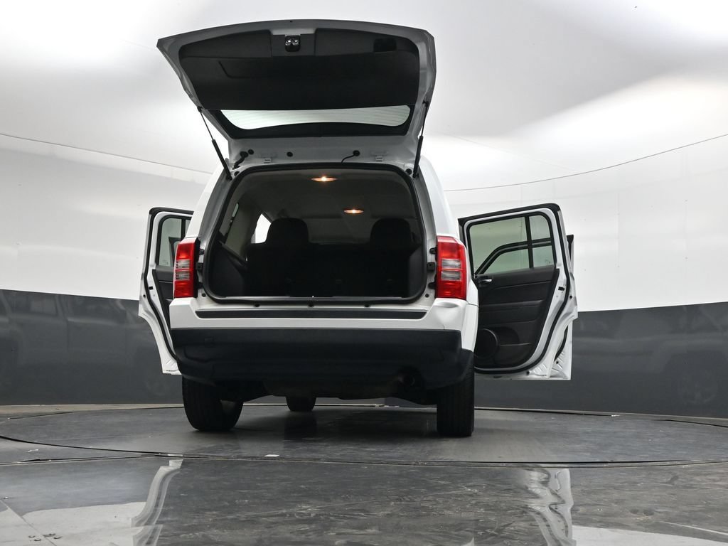 Used 2015 Jeep Patriot Latitude FWD image 42