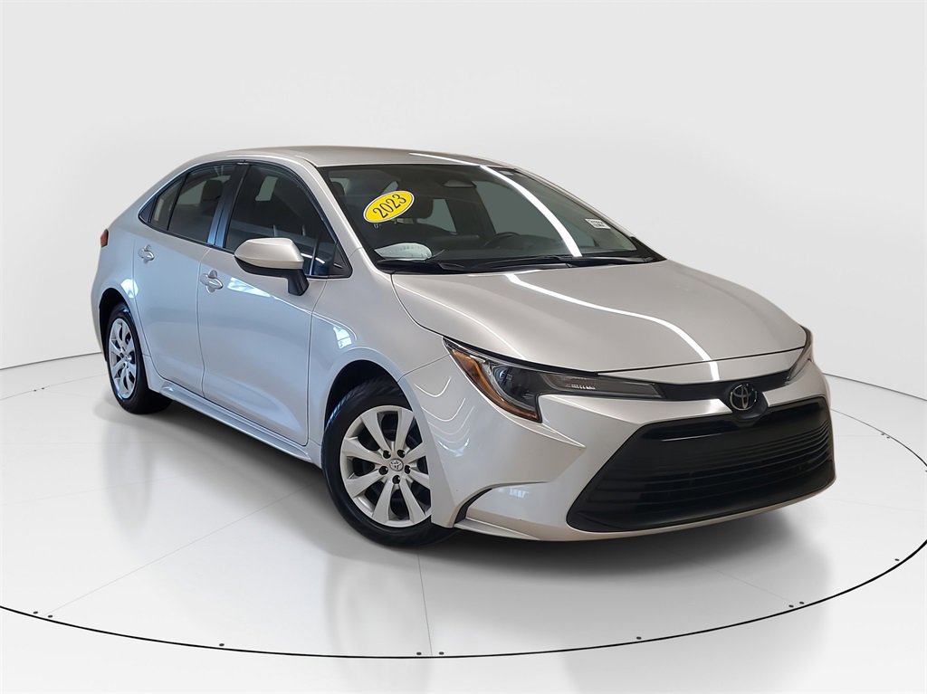 Used 2023 Toyota Corolla LE image 2