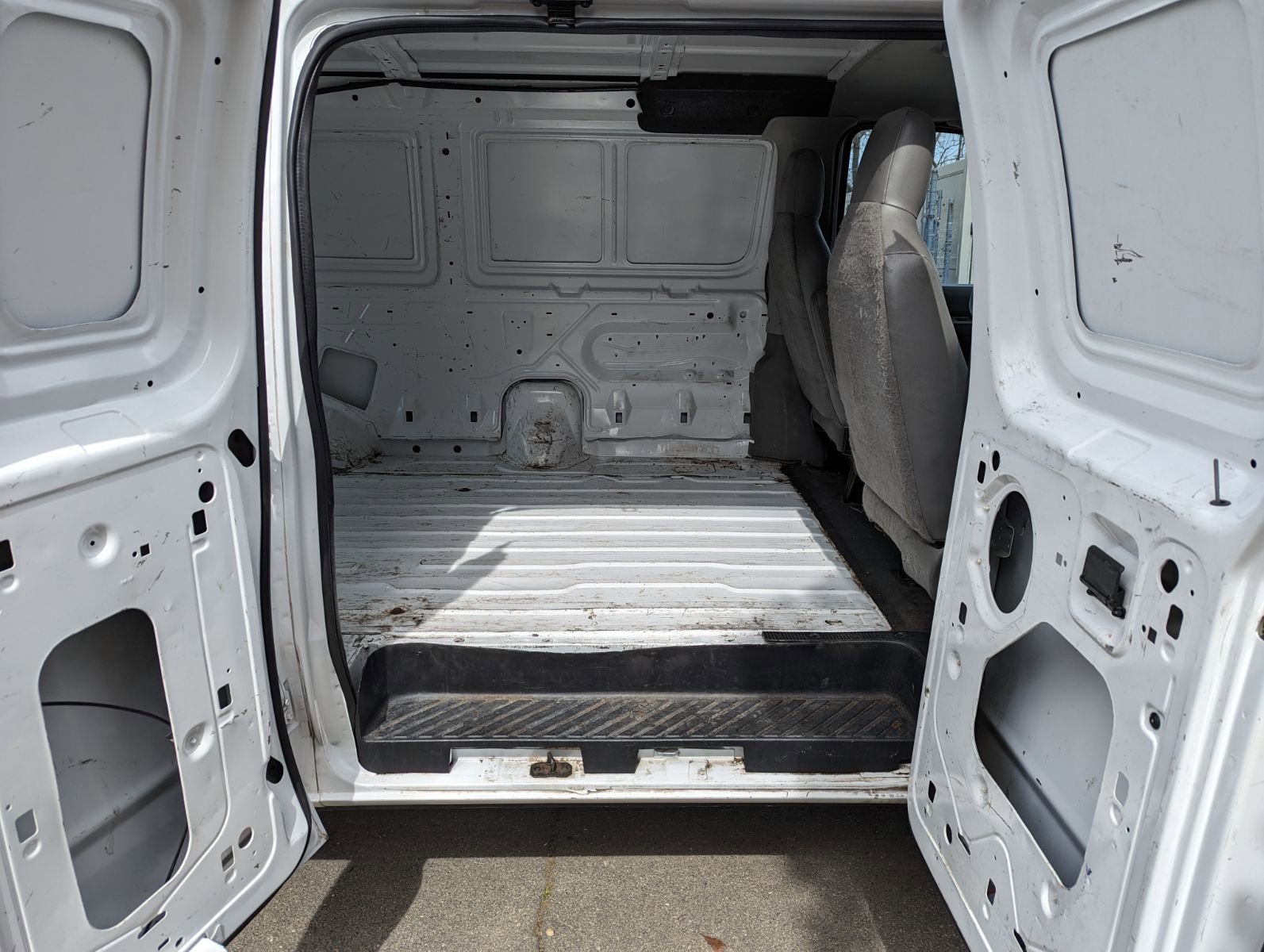 Used 2014 Ford E-150 and Econoline 150 w/ Power Group image 13