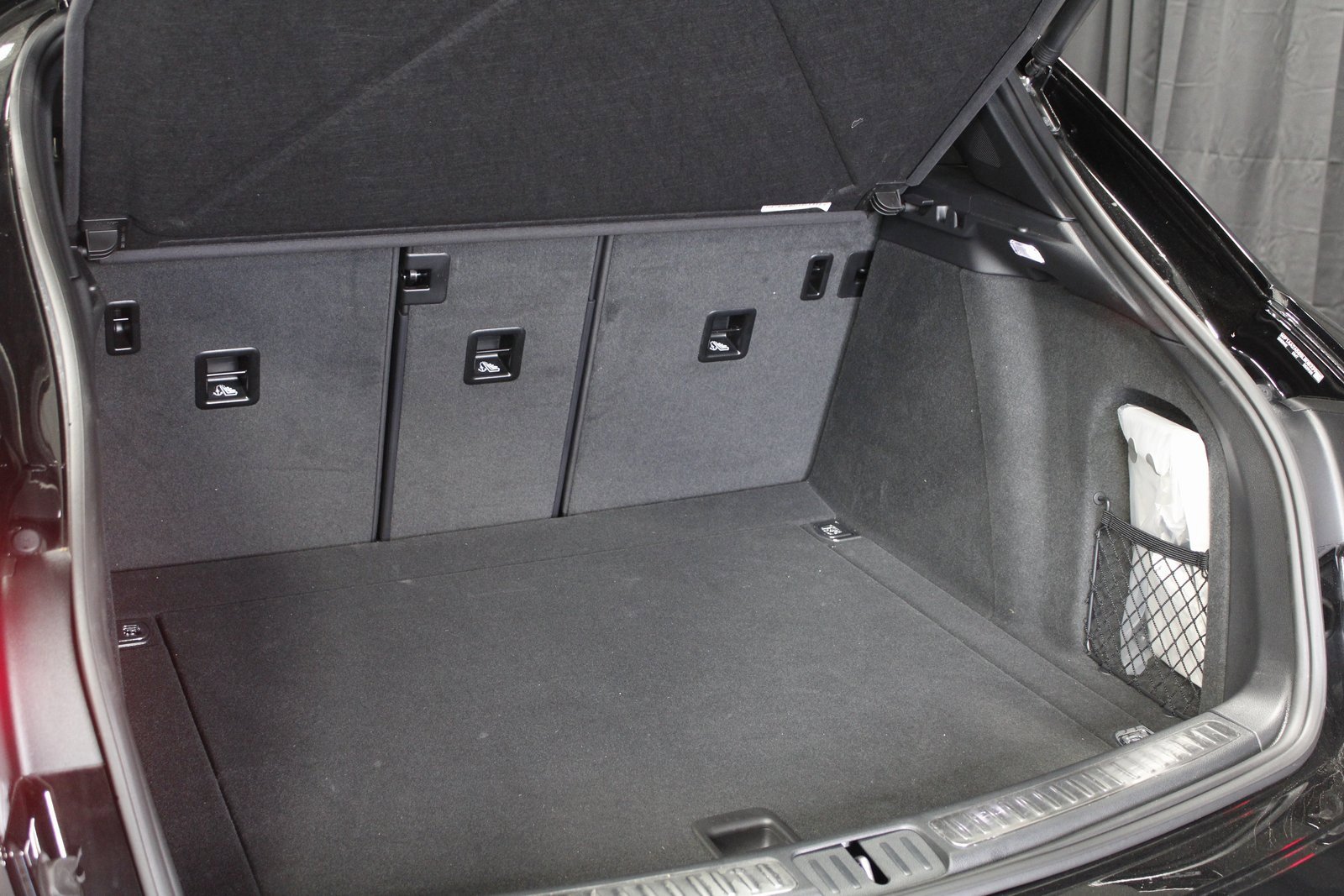 Used 2025 Porsche Macan image 17