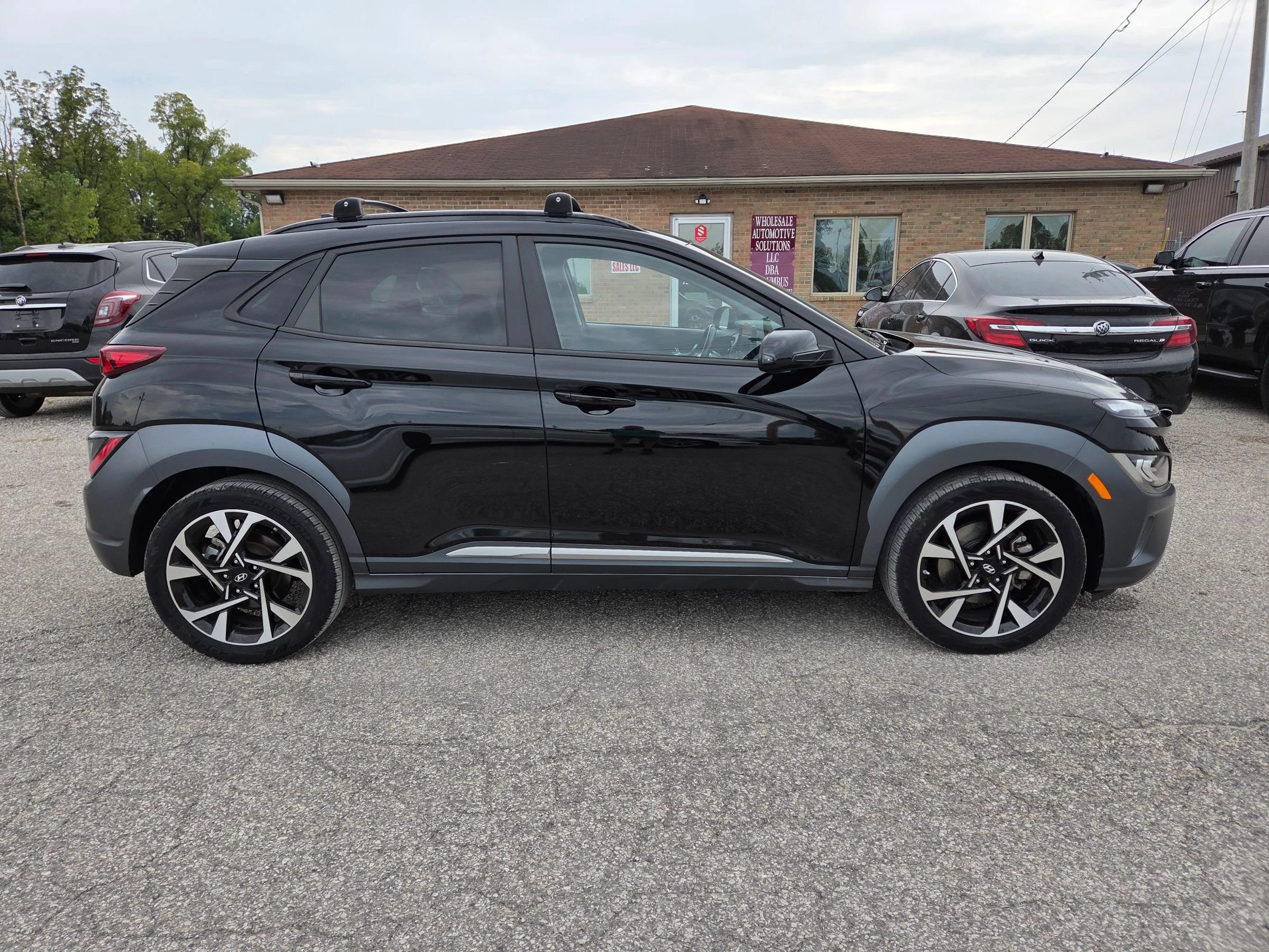 Used 2022 Hyundai Kona Limited FWD image 4