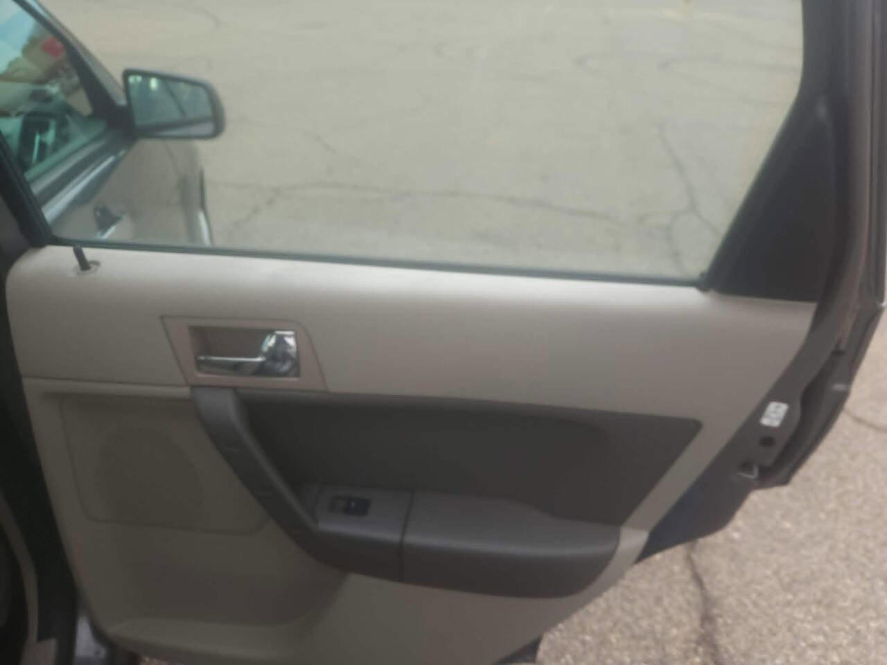 Used 2010 Ford Focus SEL FWD image 17