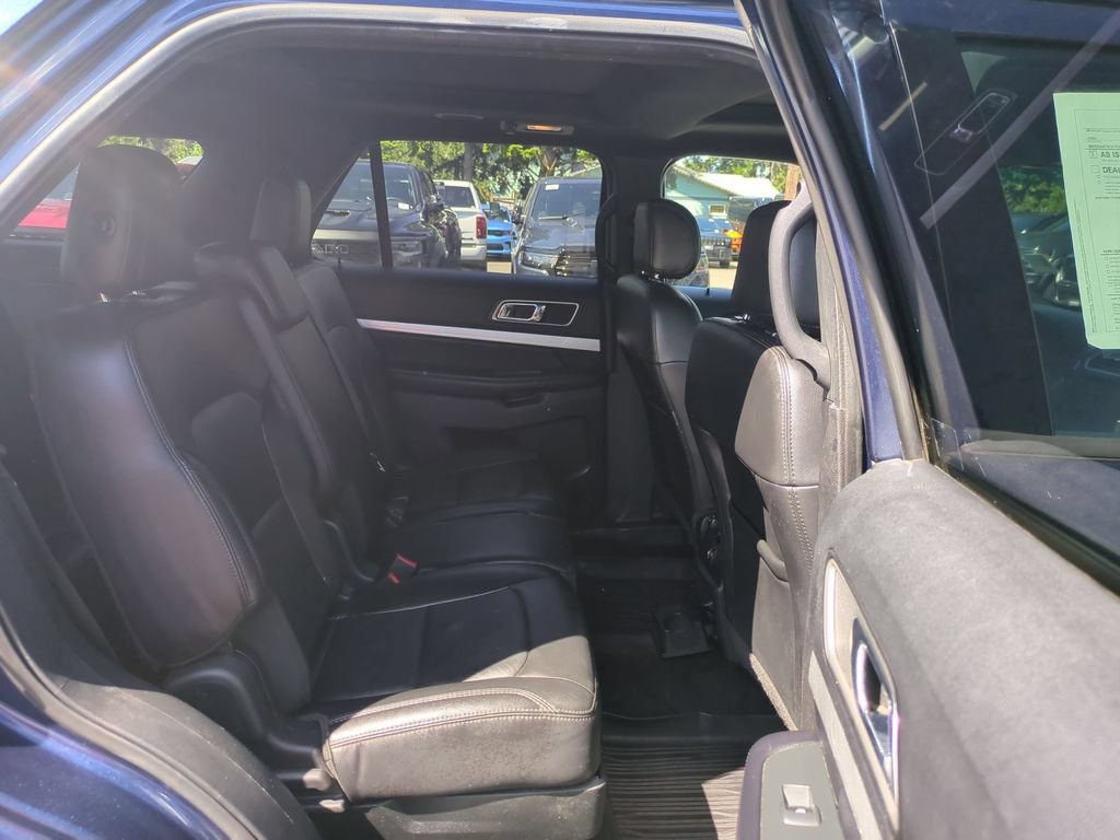 Used 2017 Ford Explorer XLT w/ Equipment Group 202A AWD/4WD image 15
