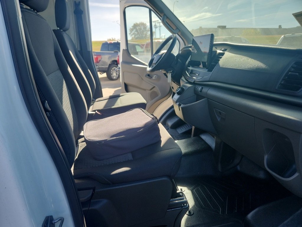 Used 2023 Ford E-Transit Medium Roof image 20