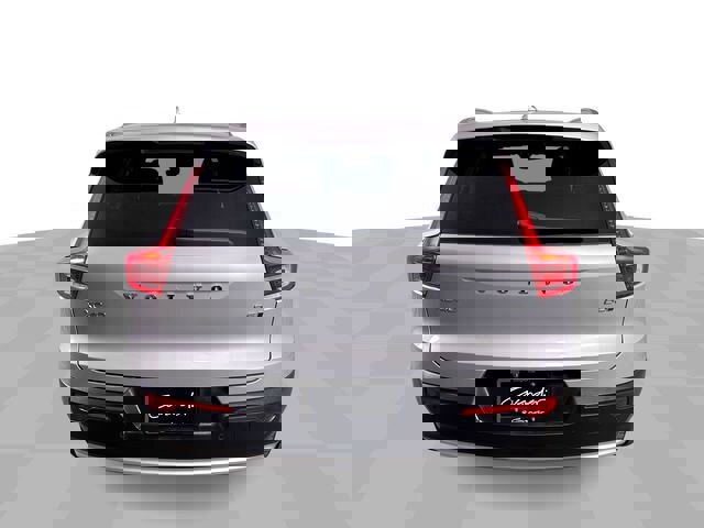 Used 2023 Volvo XC40 B5 Core image 17