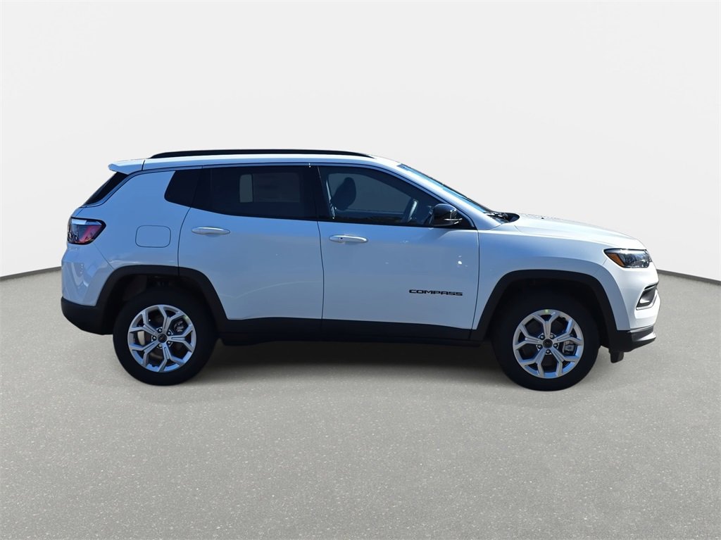 New 2026 Jeep Compass Latitude image 4