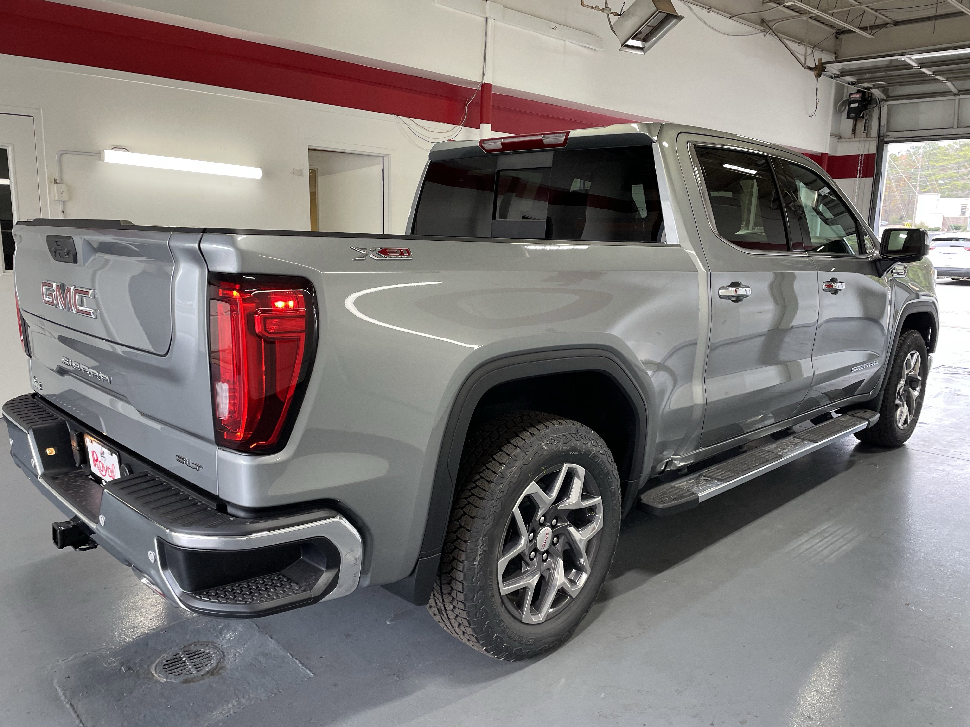 New 2026 GMC Sierra 1500 SLT w/ SLT Premium Plus Package image 4