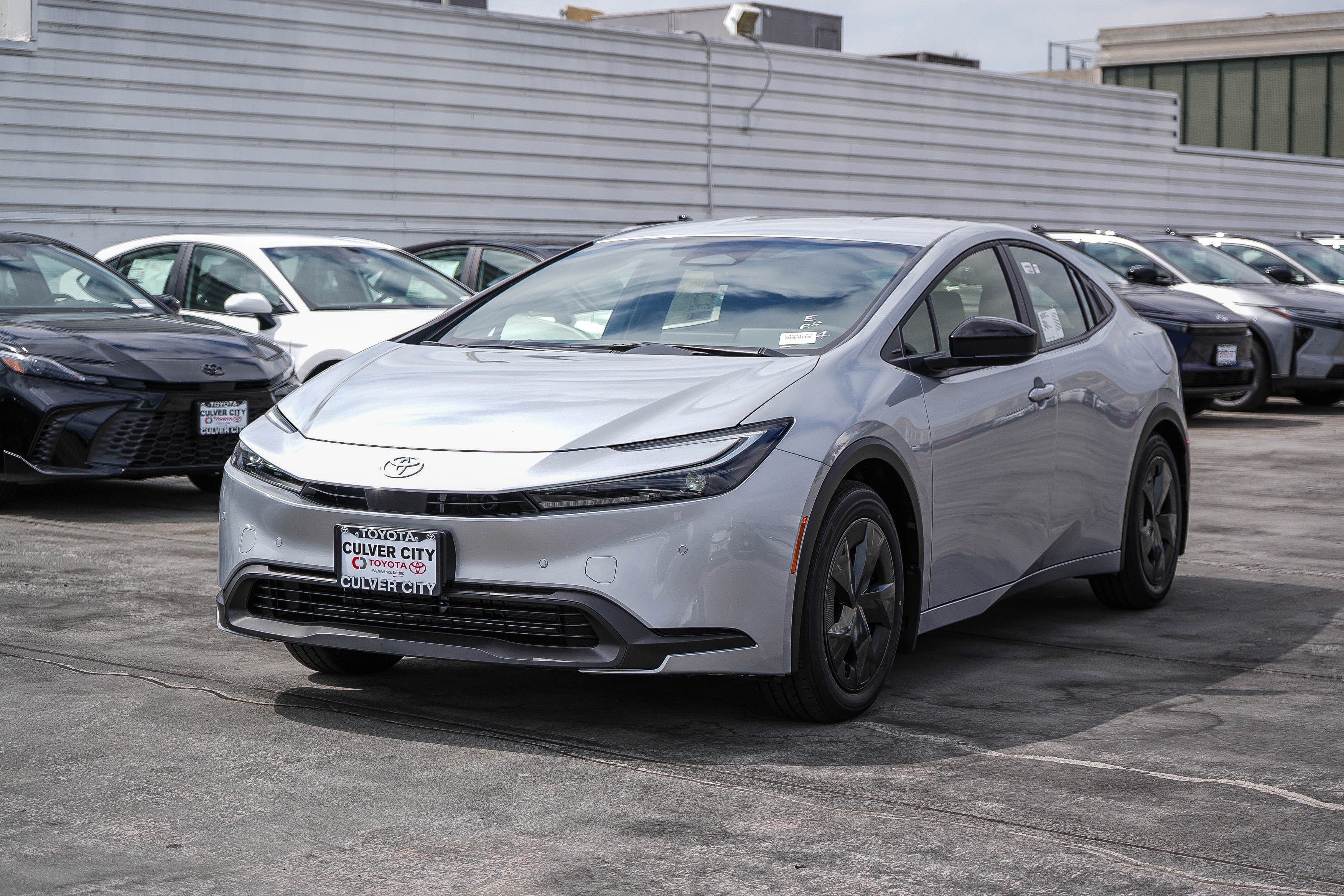 New 2027 Toyota Prius LE FWD image 3