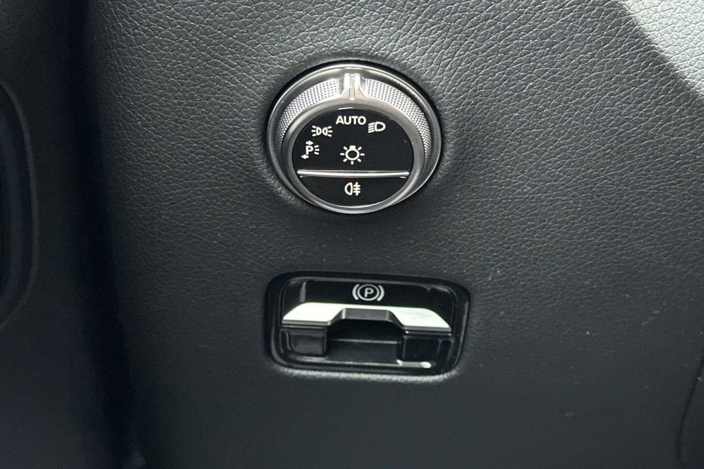 Certified 2026 Mercedes-Benz GLC 300 4MATIC image 33