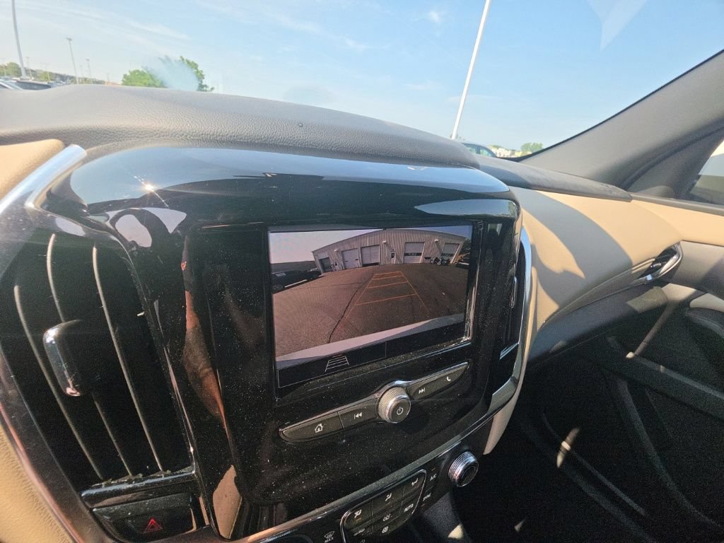 Used 2023 Chevrolet Traverse LS AWD/4WD image 19