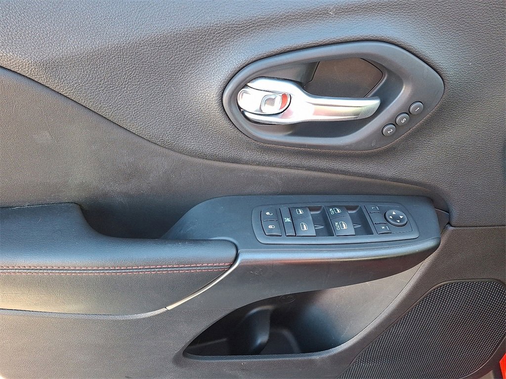 Used 2019 Jeep Cherokee Trailhawk image 12