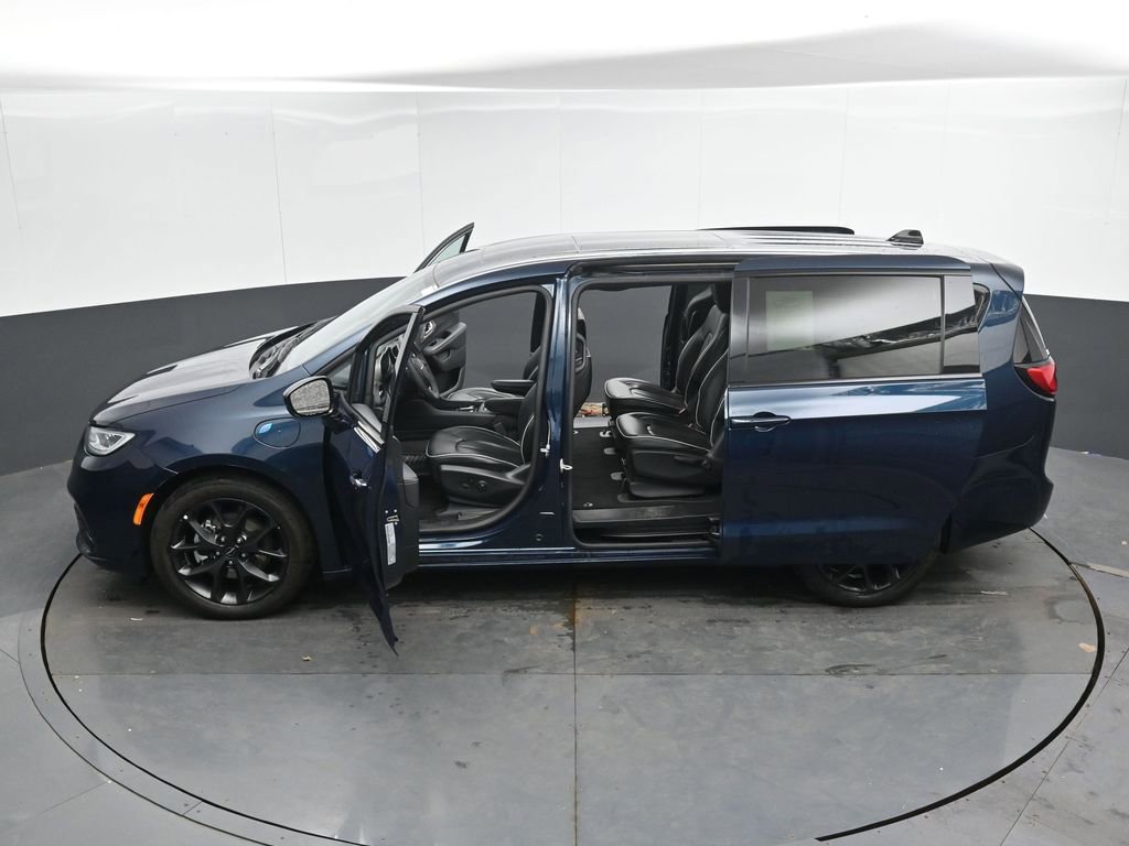 Used 2023 Chrysler Pacifica Limited w/ S Appearance Package FWD image 50