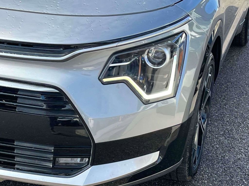 Used 2023 Kia Niro EX Touring image 34