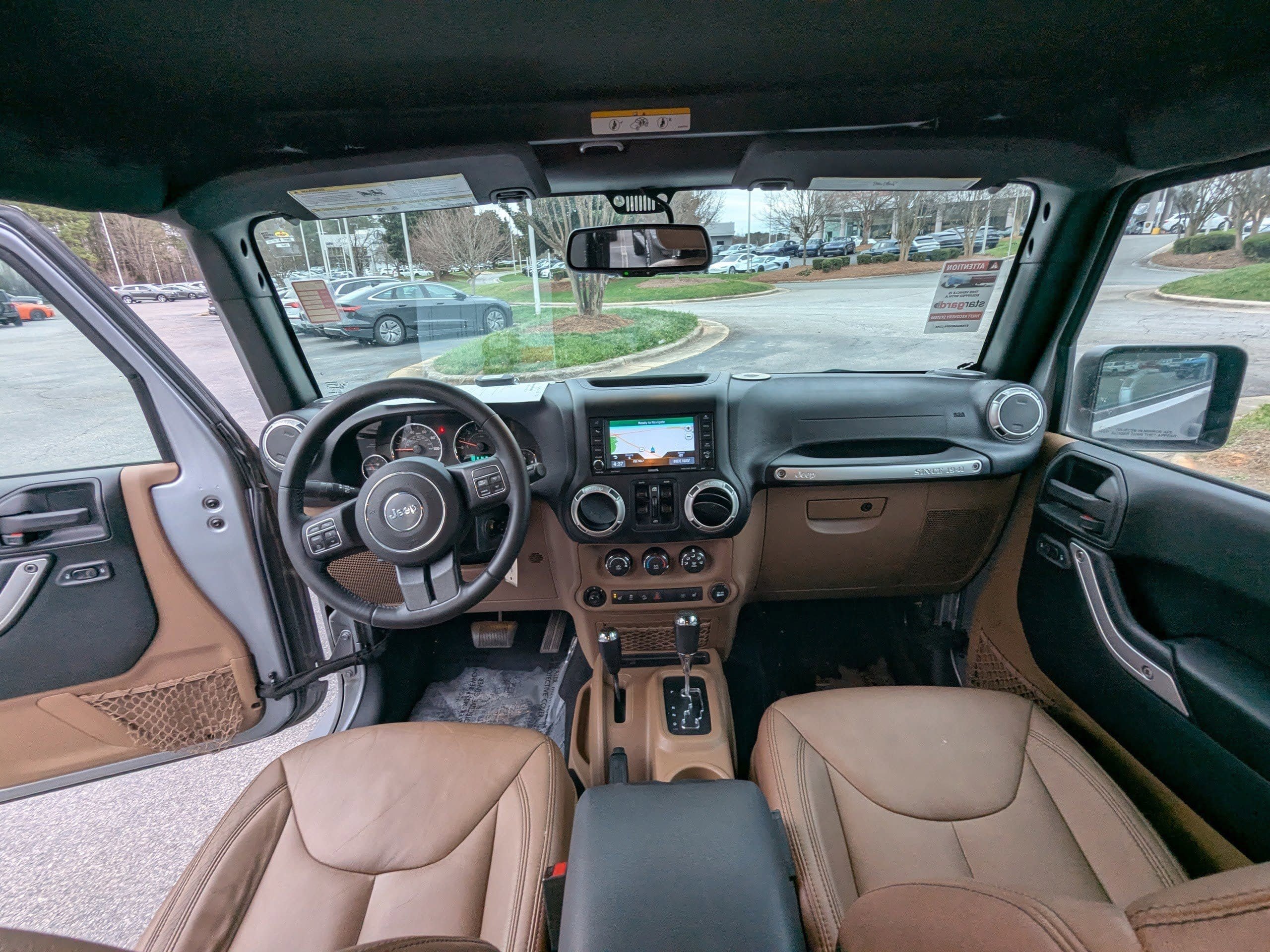 Used 2018 Jeep Wrangler Unlimited Sahara w/ Connectivity Group AWD/4WD image 11