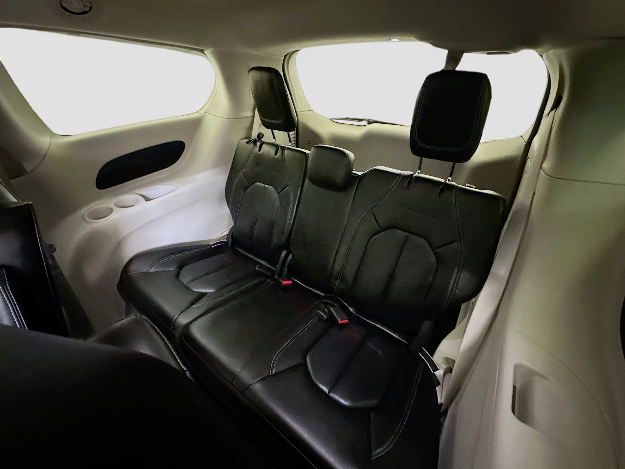 Used 2023 Chrysler Pacifica Touring-L image 29