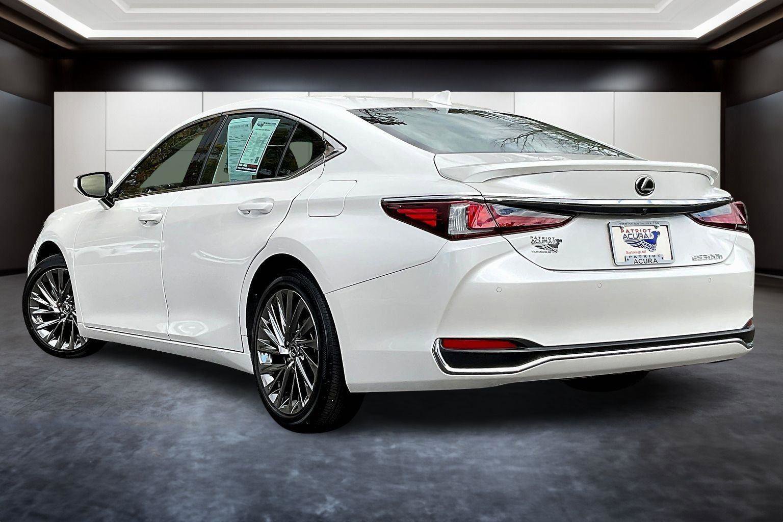 Used 2025 Lexus ES 300h w/ Luxury Package image 12
