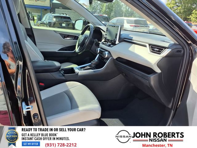 Used 2022 Toyota RAV4 XLE Premium image 19