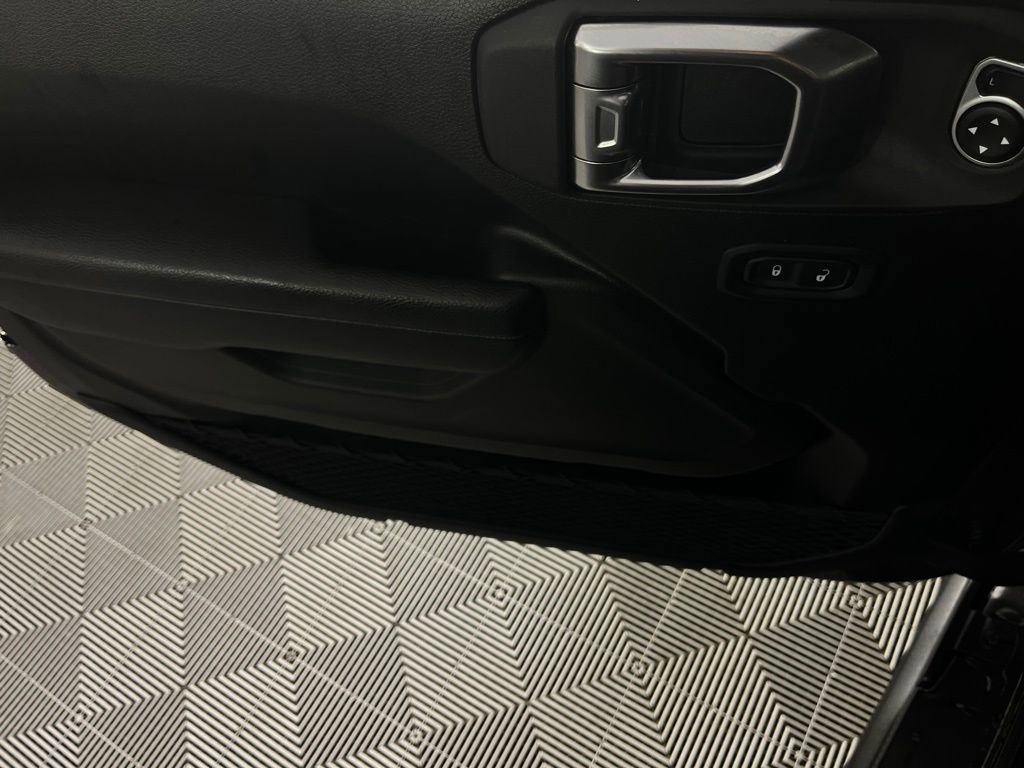 Used 2025 Jeep Wrangler Unlimited Rubicon image 25