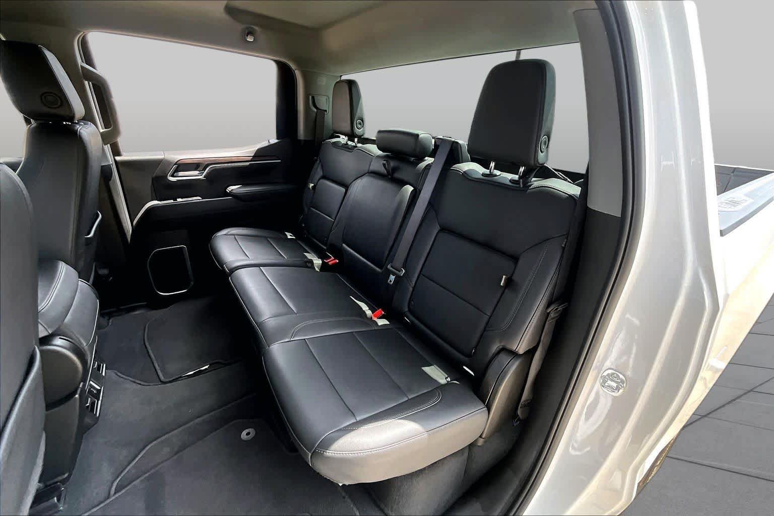 Used 2025 GMC Sierra 1500 SLT AWD/4WD image 21