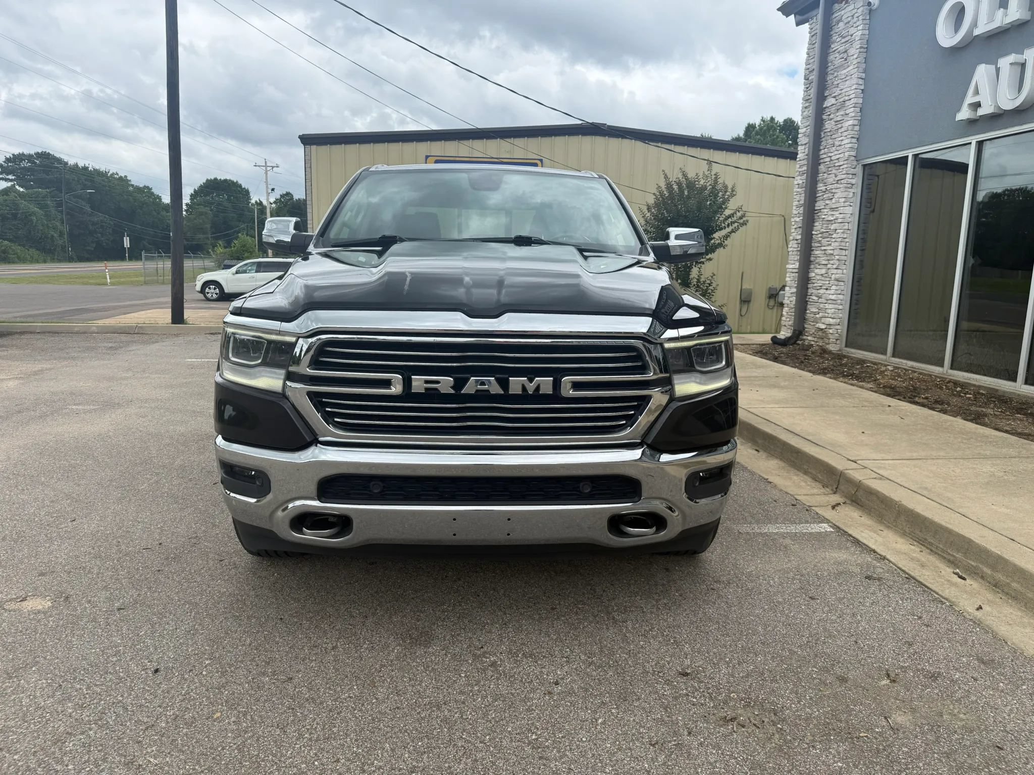 Used 2020 RAM 1500 Laramie AWD/4WD image 3