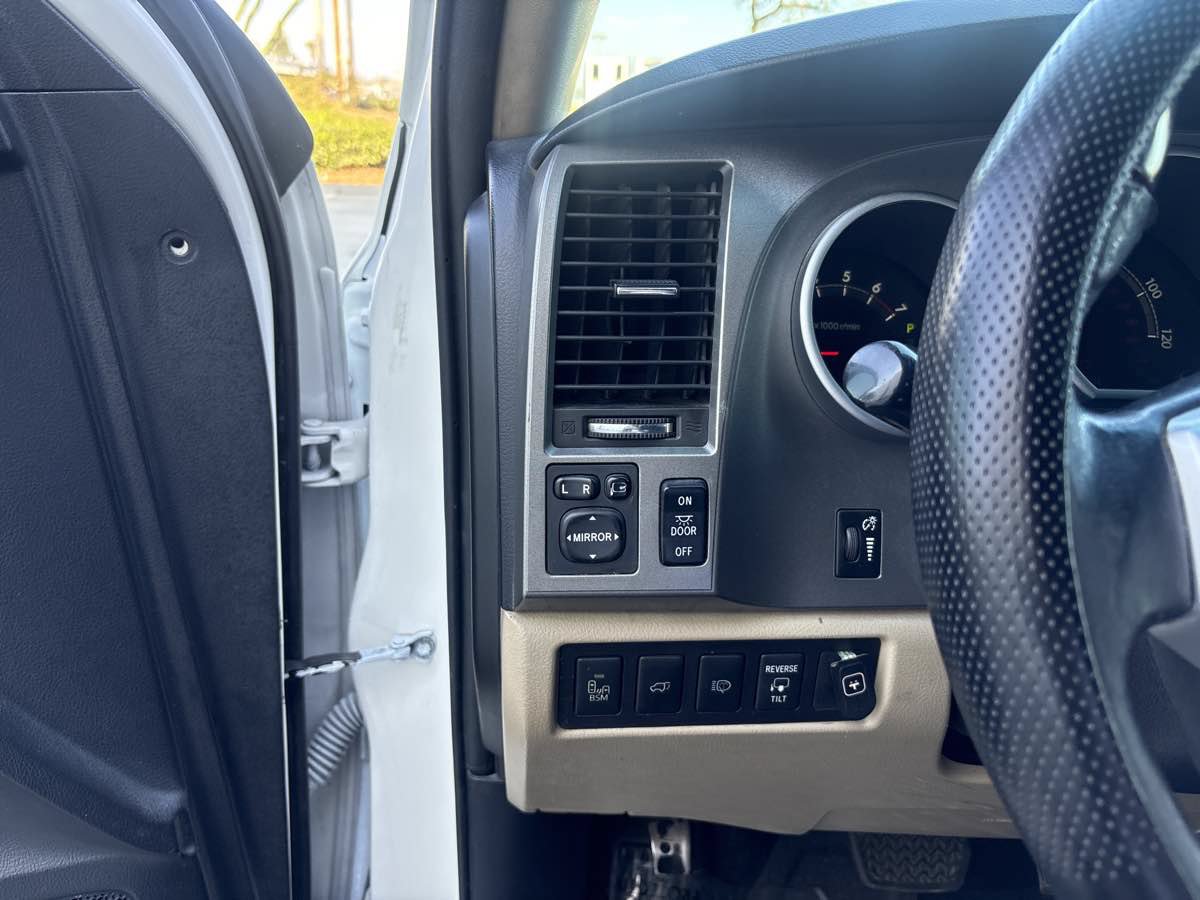 Used 2015 Toyota Sequoia Platinum RWD image 26