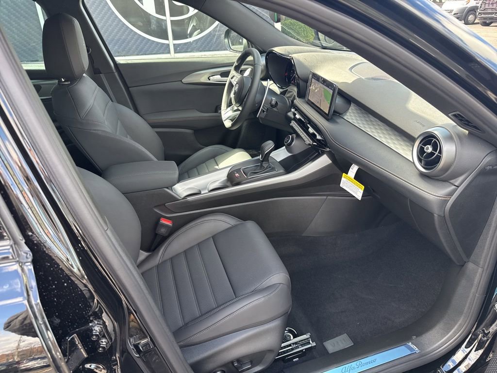 New 2026 Alfa Romeo Tonale Veloce w/ Quick Order Package 23H Volce image 21