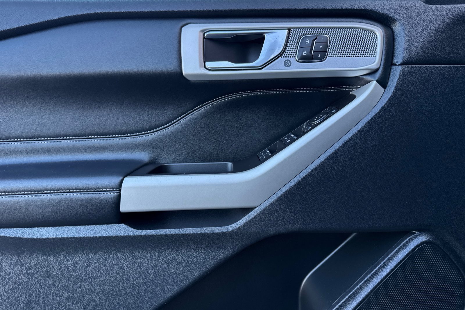 Used 2020 Ford Explorer Limited w/ Class III Trailer Tow Package image 10