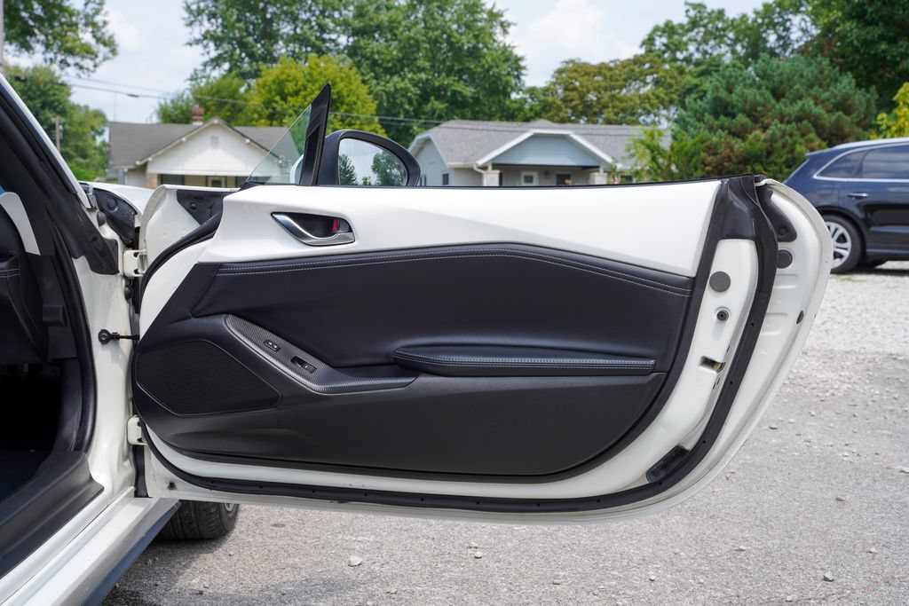 Used 2021 MAZDA MX-5 Miata RF Grand Touring RWD image 28