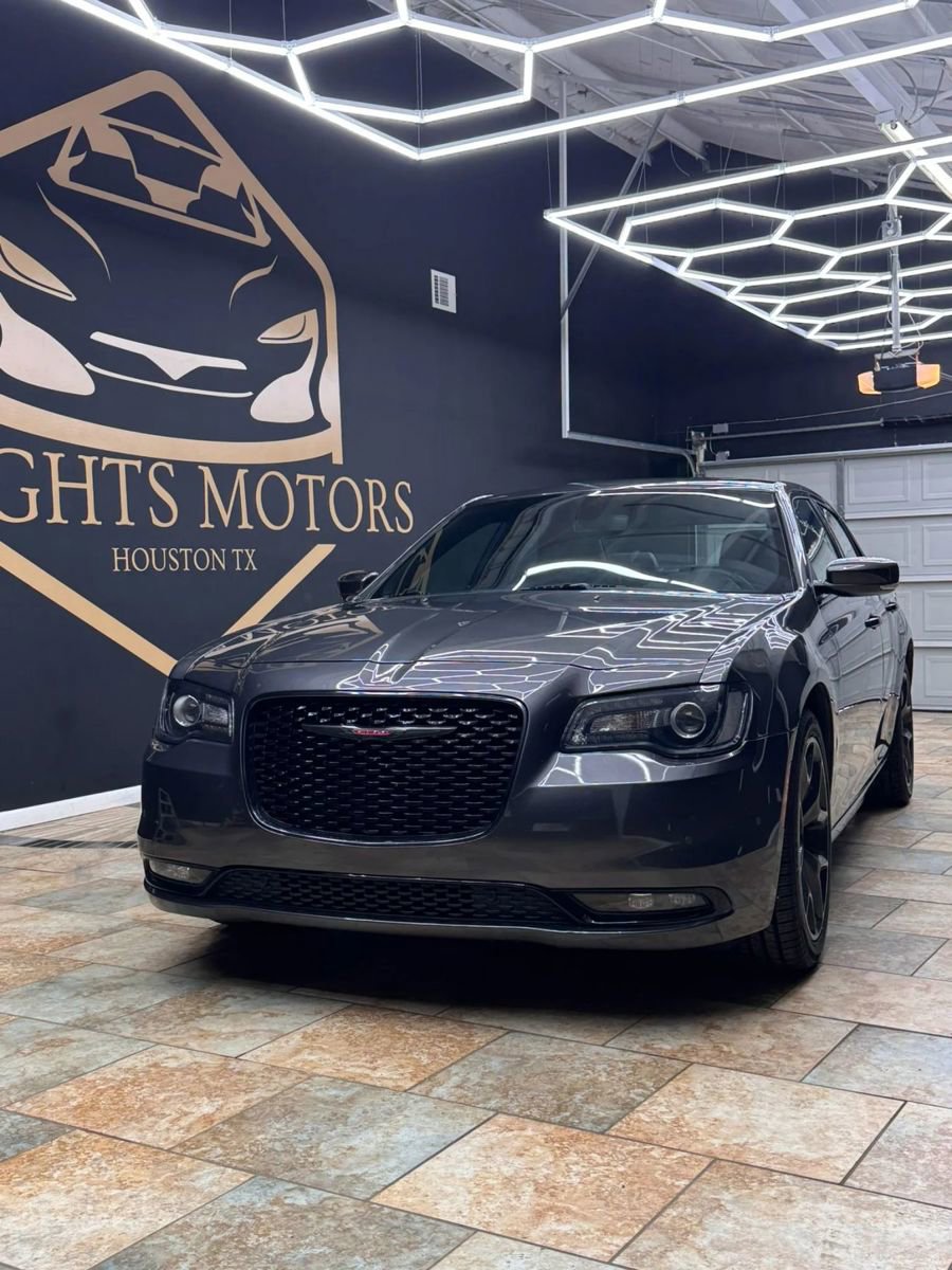 Used 2023 Chrysler 300 S RWD image 3