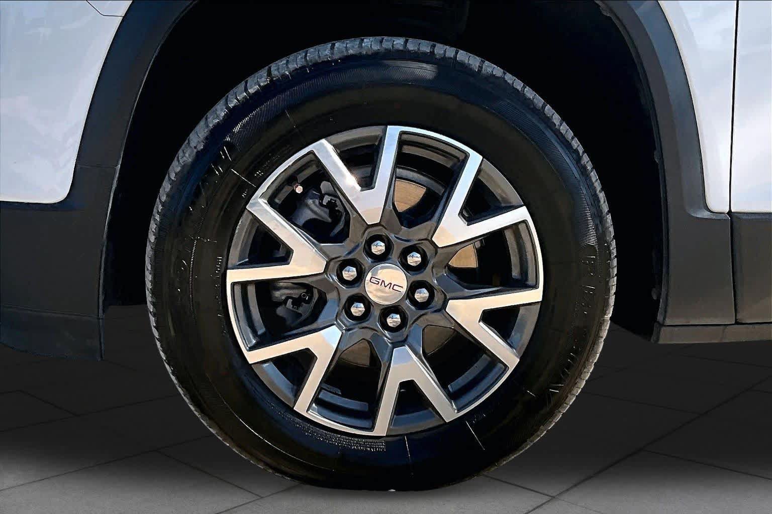 Used 2022 GMC Acadia SLE FWD image 13