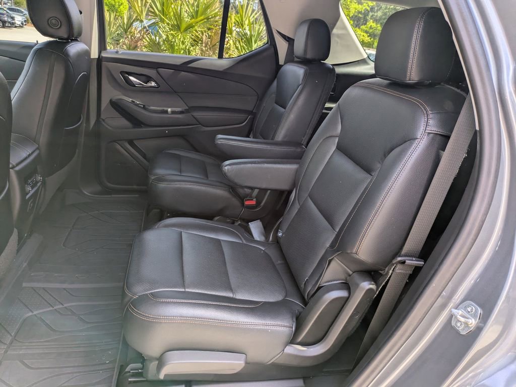 Used 2021 Chevrolet Traverse LT image 13