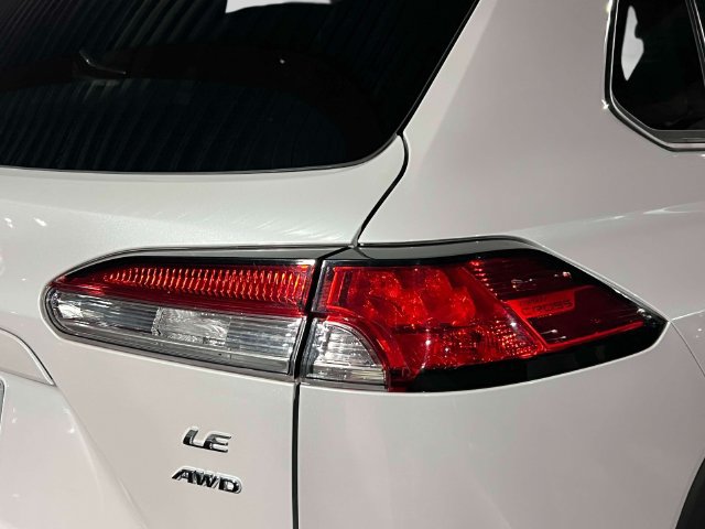 Used 2023 Toyota Corolla Cross LE w/ Moonroof Package AWD/4WD image 13